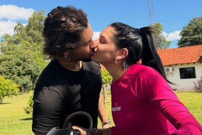 Ana Castela posta beijo apaixonado em Zé Felipe e fãs reagem: 'Casal favorito'