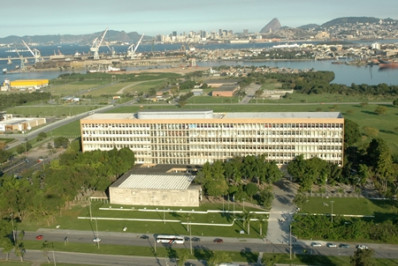 Entidades celebram criação de cotas para pessoas trans na UFRJ: 'Vitória histórica'