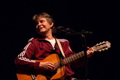 Internado na UTI, Lô Borges passa por hemodiálise