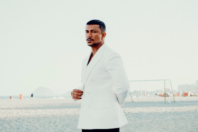 Xamã surpreende ao mostrar foto da infância