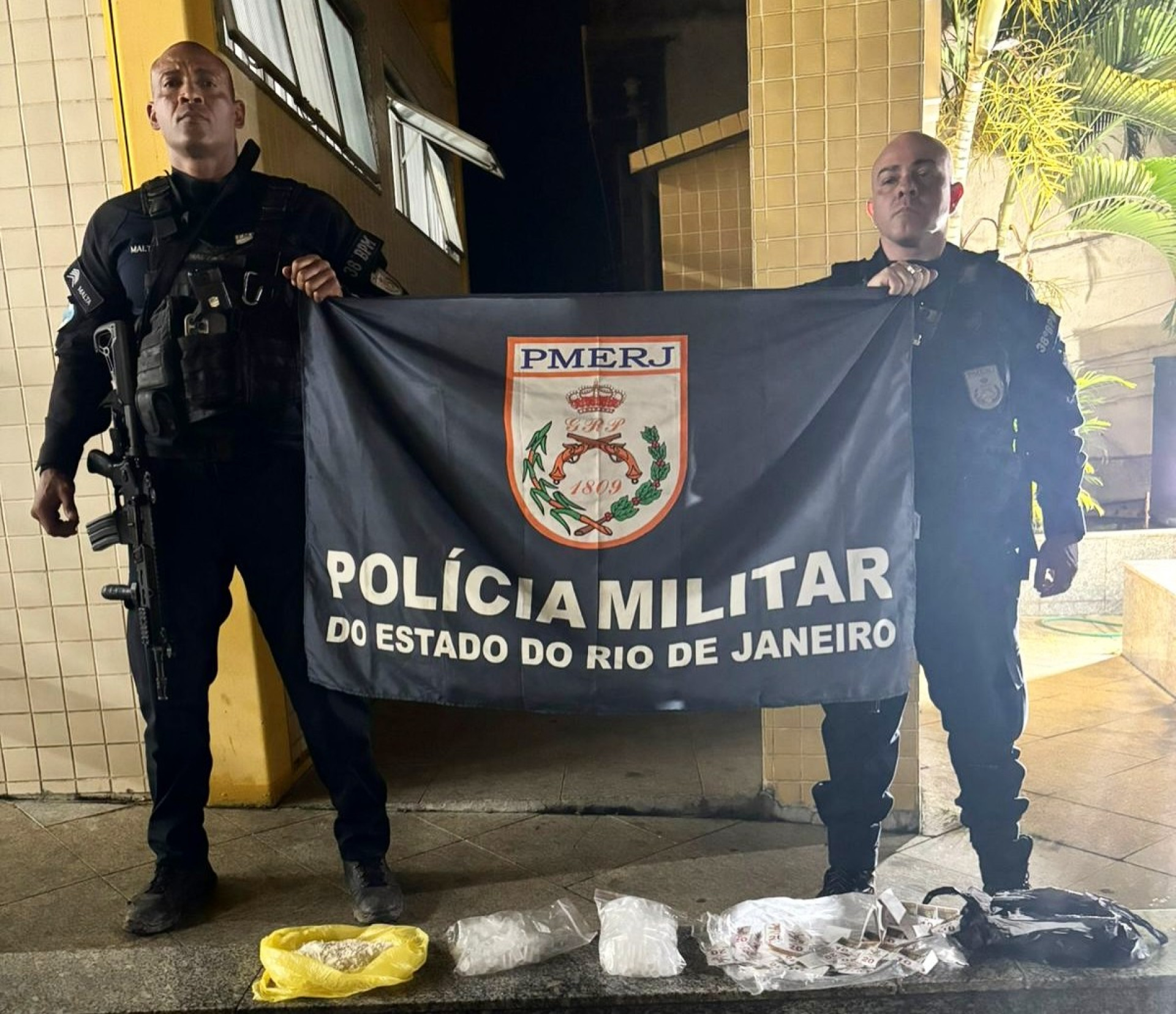 Drogas são apreendidas escondidas em bambuzal em Três Rios