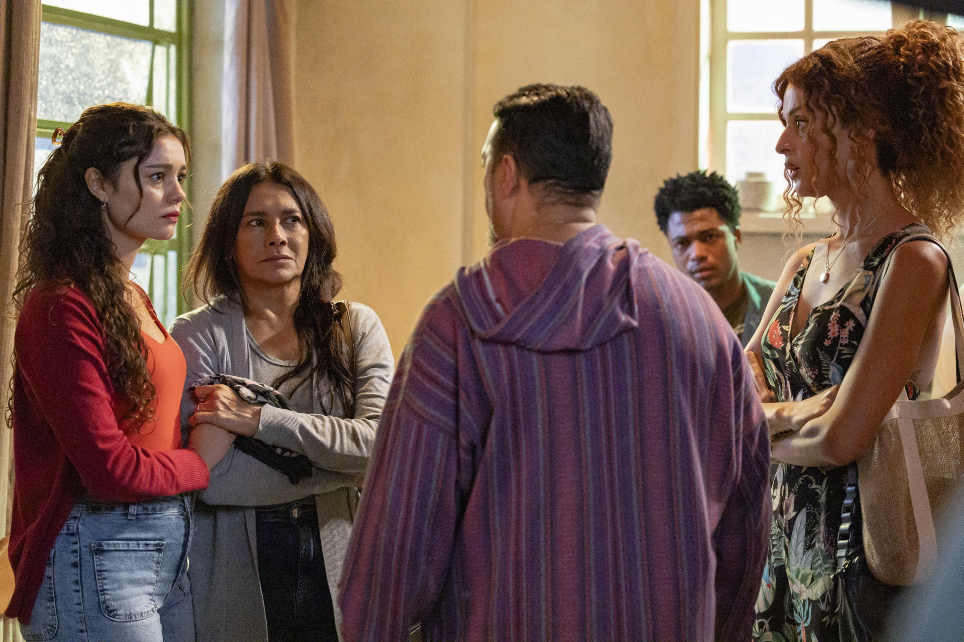 Misael conta a todos que estava abrigado na casa de Joaquim - Globo/ Manoella Mello