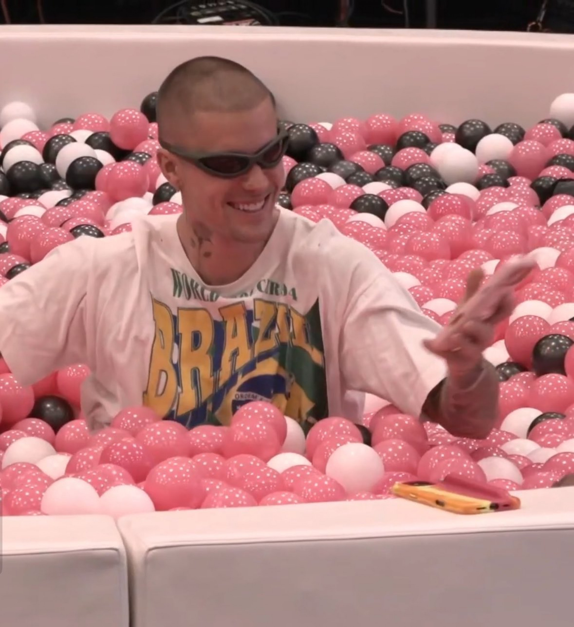 Justin Bieber com a camisa do Brasil - Reprodução / X