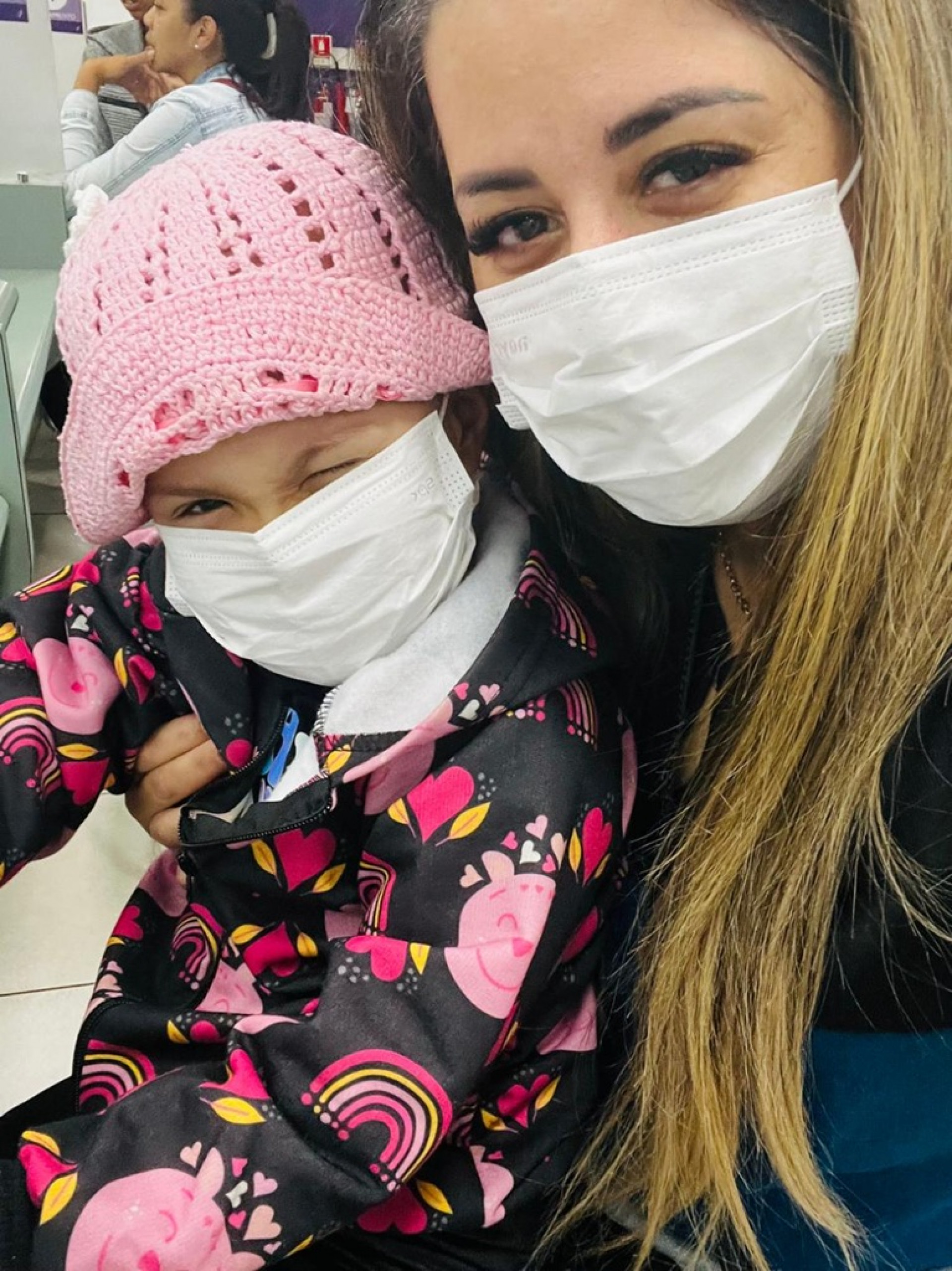 Patrícia entrou com liminar para que procedimentos da filha possam ser realizados - Arquivo Pessoal