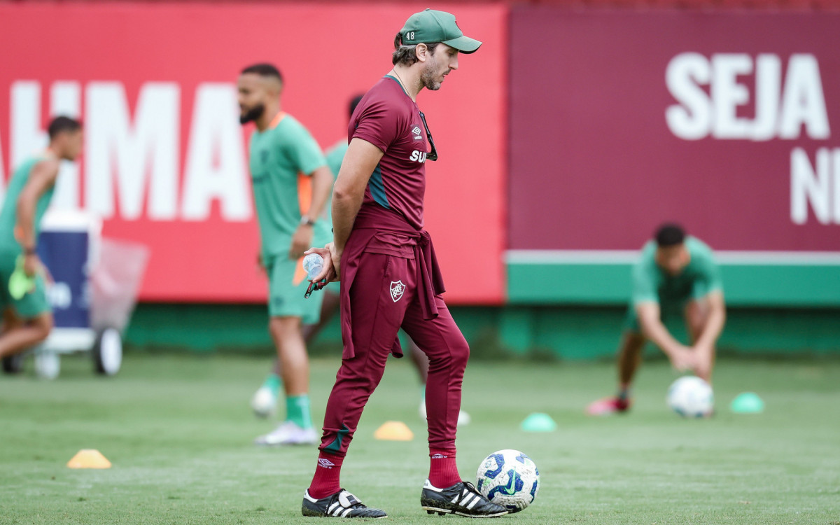 Zubeldía tenta solucionar problema ofensivo do Fluminense
