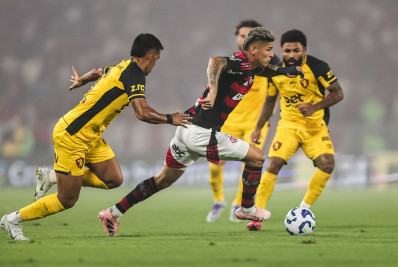 Carrascal sente e é substituído no primeiro tempo de Flamengo x Sport