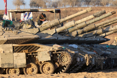 Israel bombardeia Gaza e afirma que corpos recebidos não são de reféns