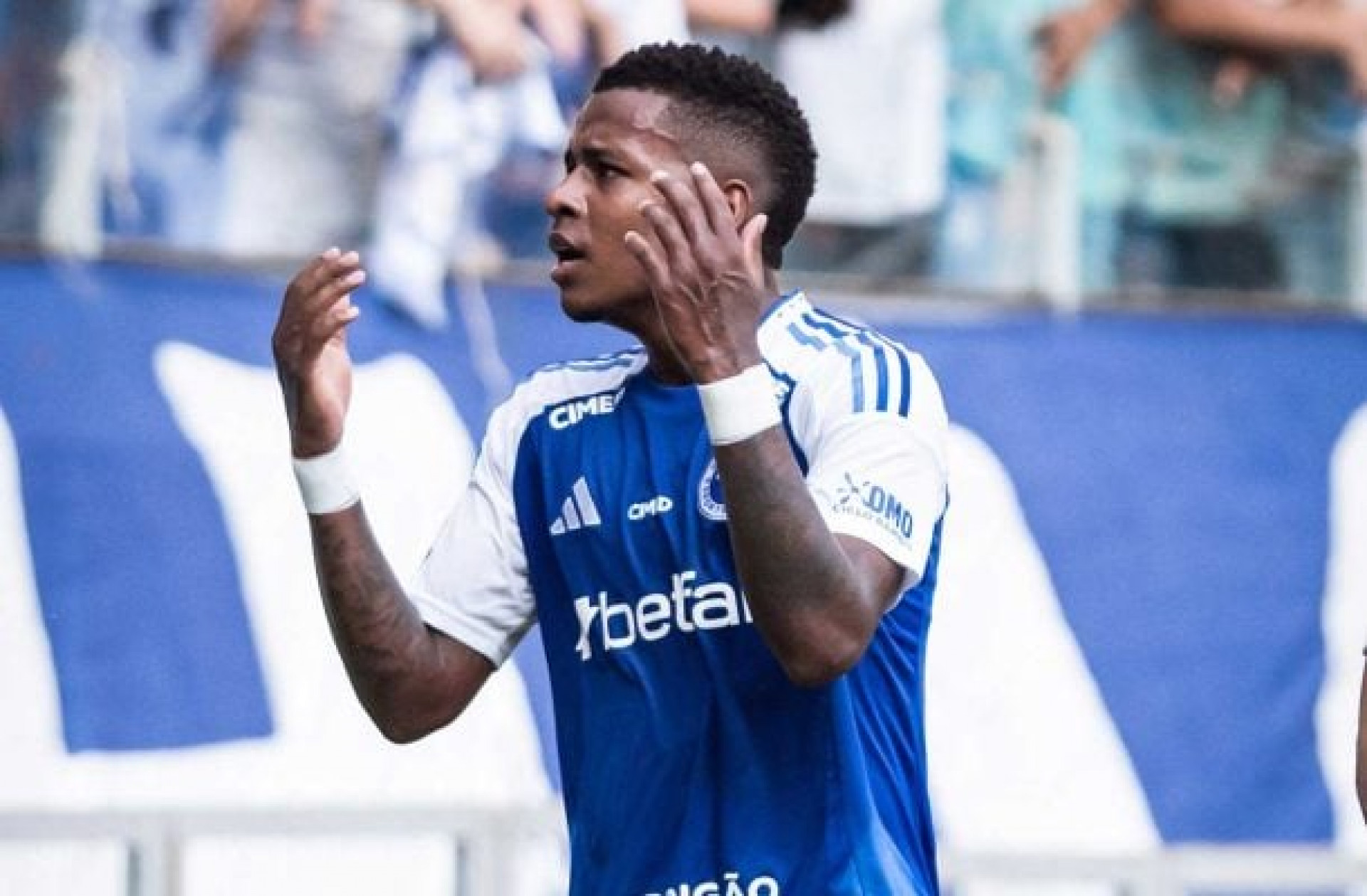 Arroyo não esconde euforia com primeiro gol pelo Cruzeiro e cita Vini Jr e Neymar