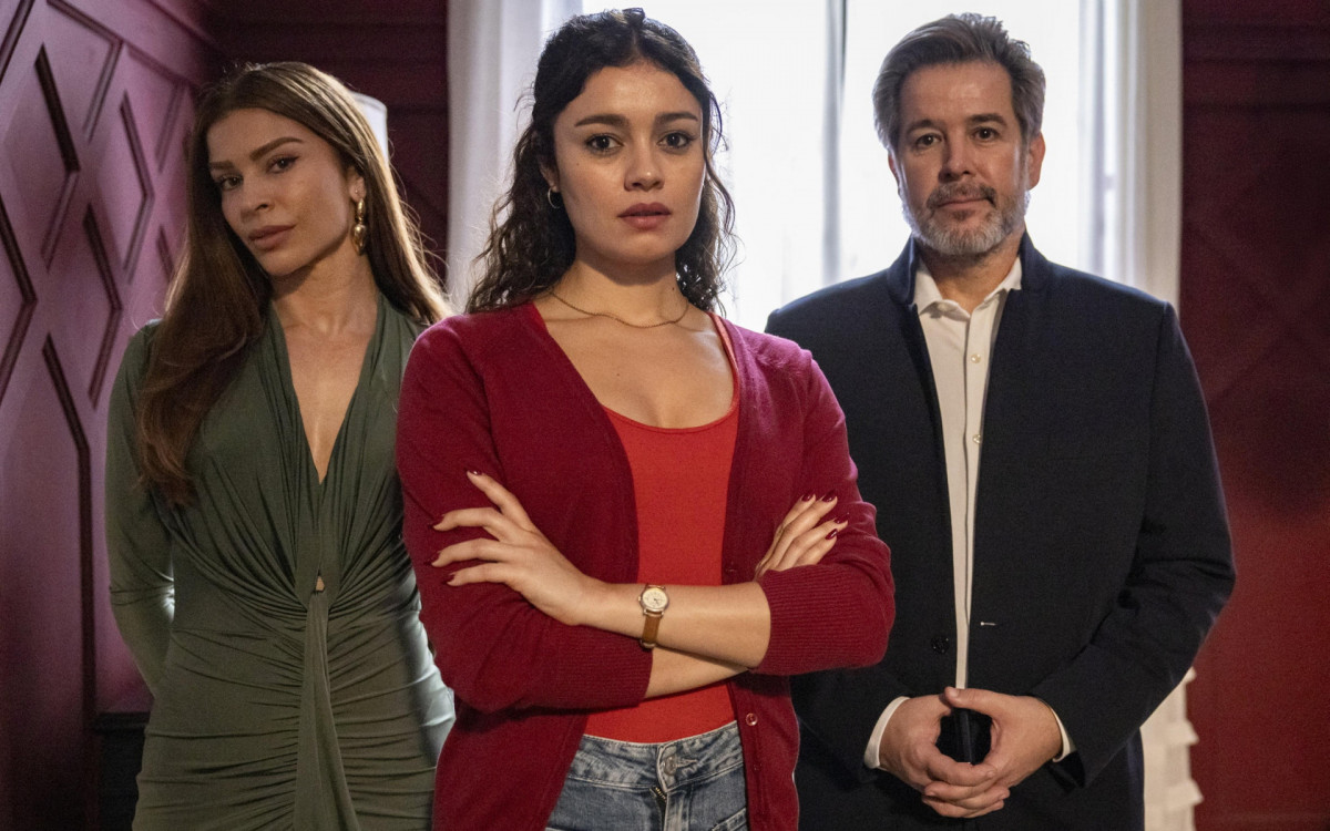  Gerluce (Sophie Charlotte), Ferette (Murilo Benício) e Arminda (Grazi Massafera) - Fabio Rocha / TV Globo