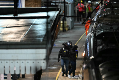 Inglaterra: Ataque com faca em estação de trem termina com feridos e dois presos