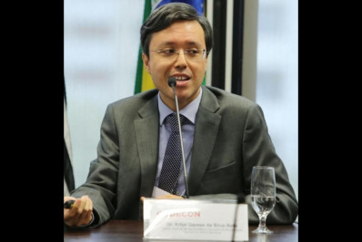 Ex-auditor fiscal da Receita de SP, suspeito de receber R$ 1 bilhão, negocia delação com MPE