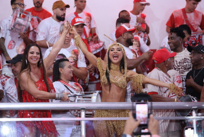 Salgueiro promove encontro entre Viviane Araujo e Mileide Mihaile ao receber Unidos da Tijuca