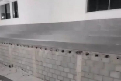 Parte de arquibancada de igreja desaba e deixa 10 feridos em Araruama