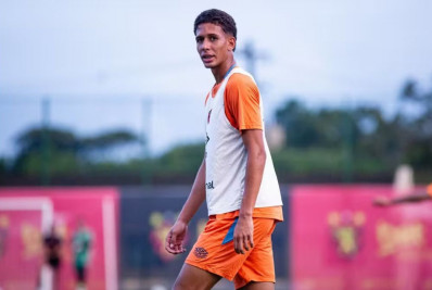 Botafogo negocia a contratação de Riquelme, jovem zagueiro do Sport