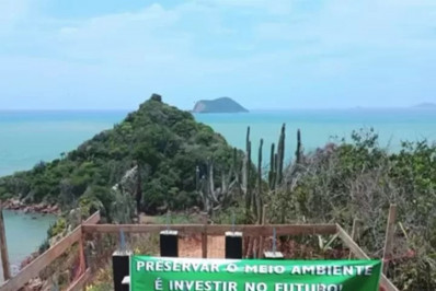 Moradores e ativistas protestam contra obras no Mirante do Pai Vitório em Búzios