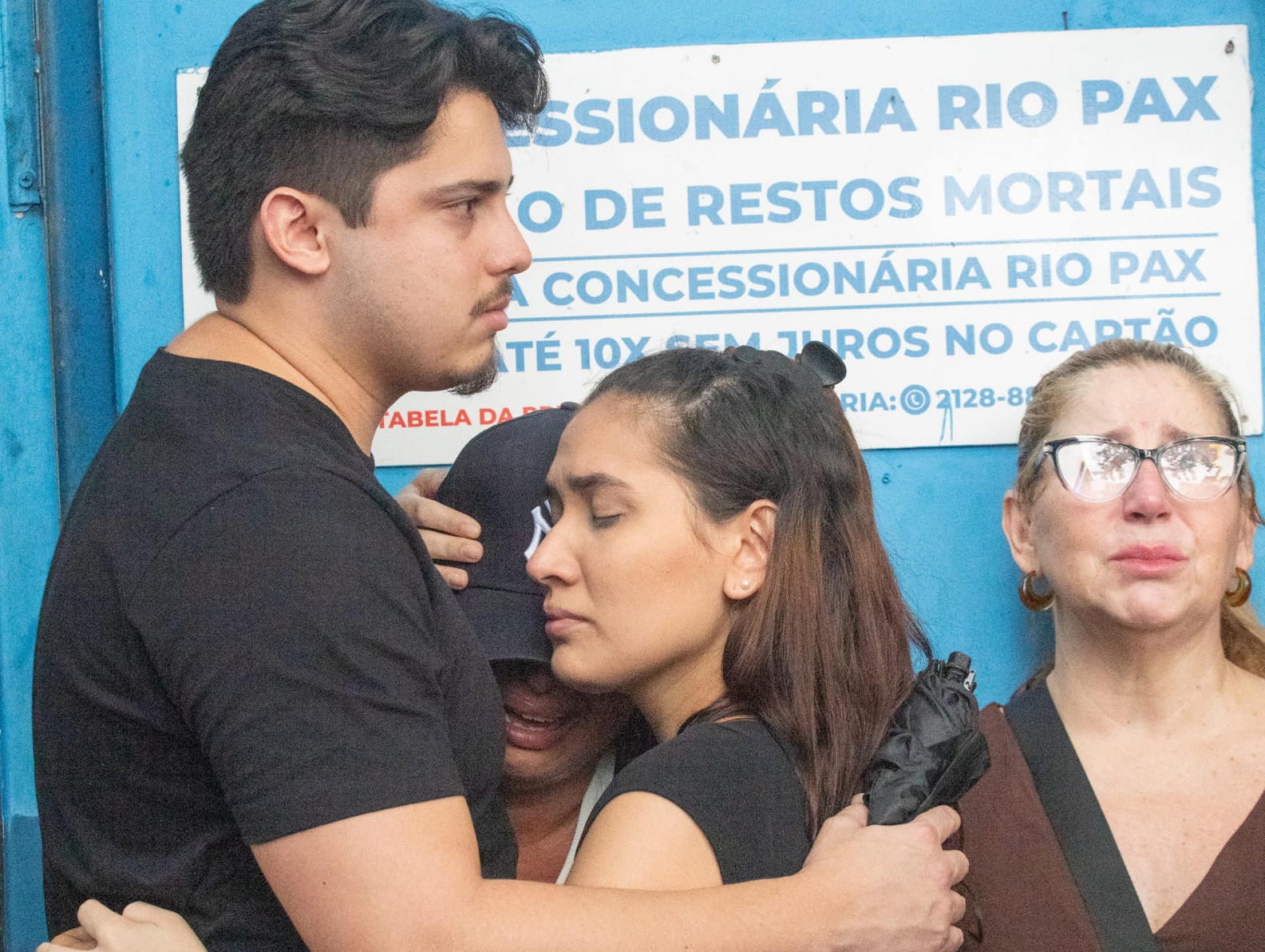 Amigos se emocionaram em cerimônia de despedida de Bárbara Borges - Érica Martin / Agência O Dia