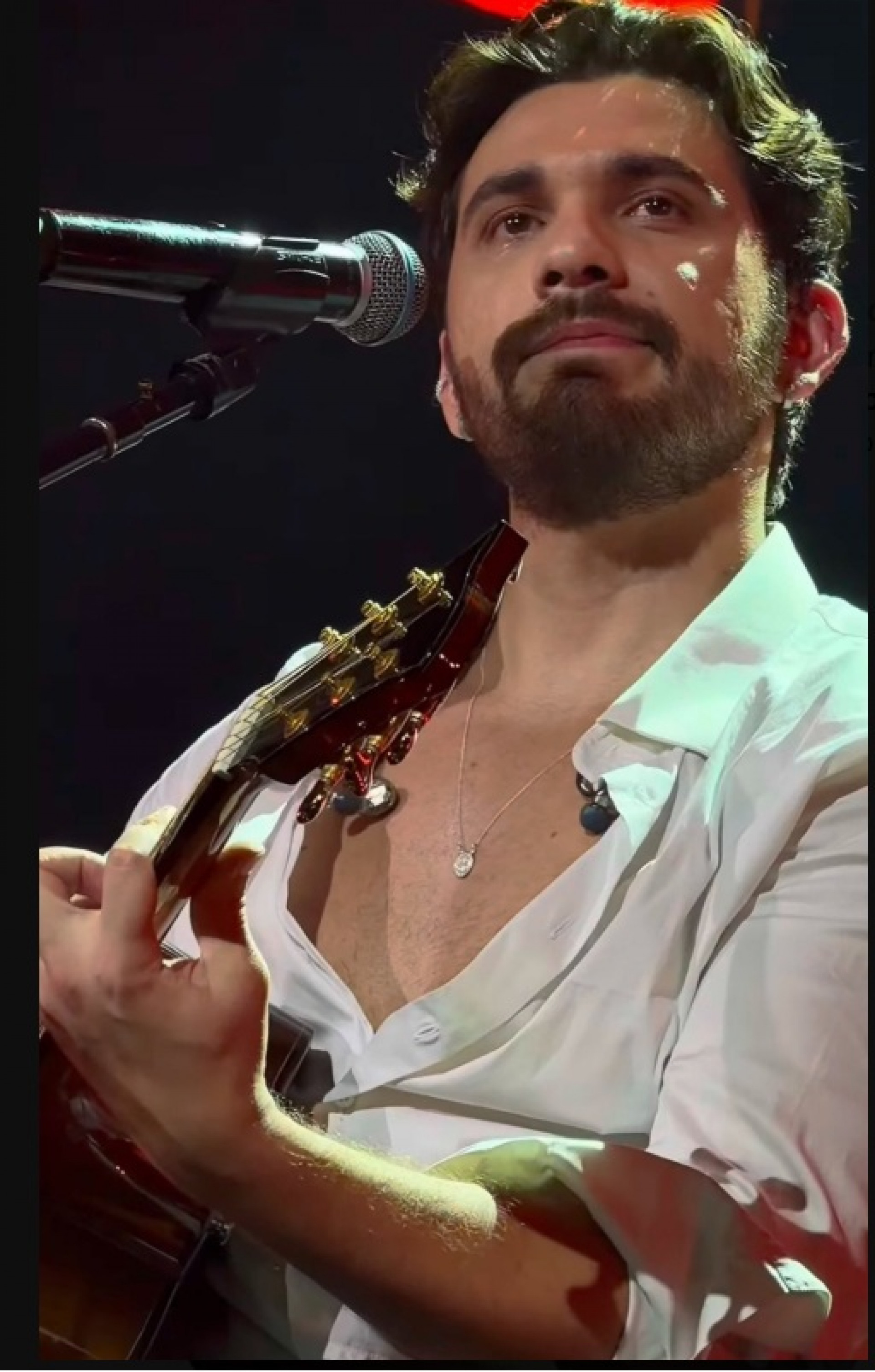 Gustavo Mioto emocionado com música chamada 'DNA' - Reprodução / X