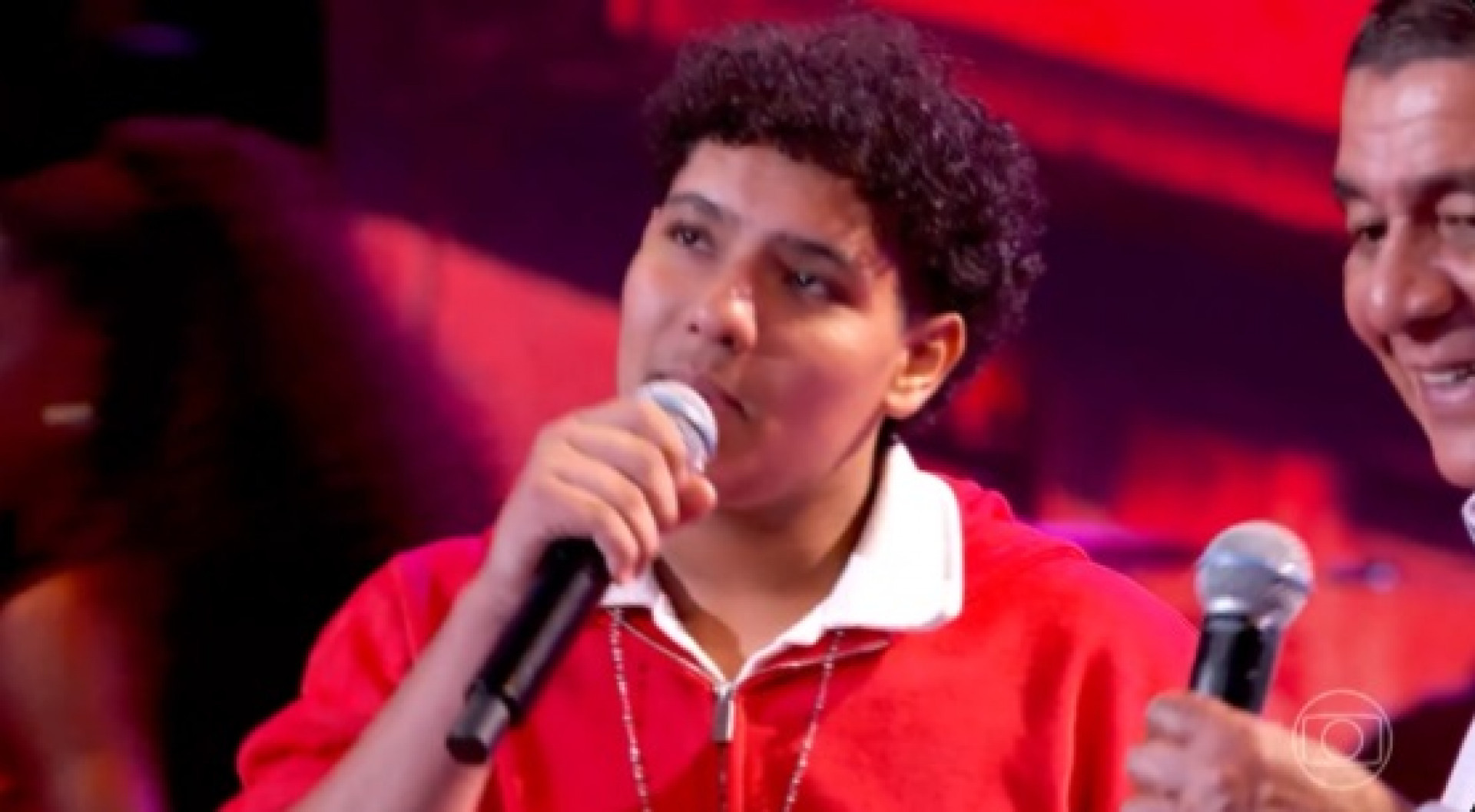 Noah, neto de Zeca Pagodinho, cantou com o avô no programa de Luciano Huck - Reprodução de Vídeo