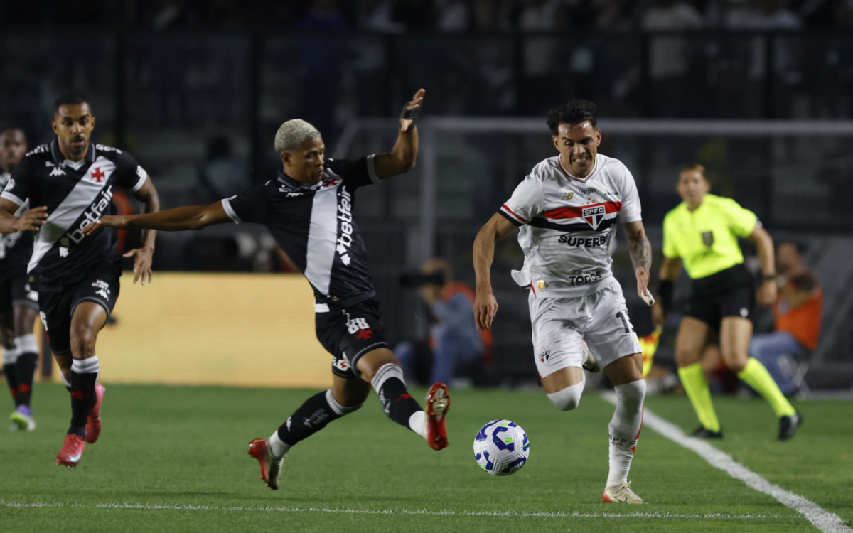 Barros sentiu o tornozelo após dividida na derrota diante do São Paulo