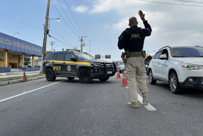 Rodovias do Rio recebem reforço de mais de 200 agentes da PRF 
