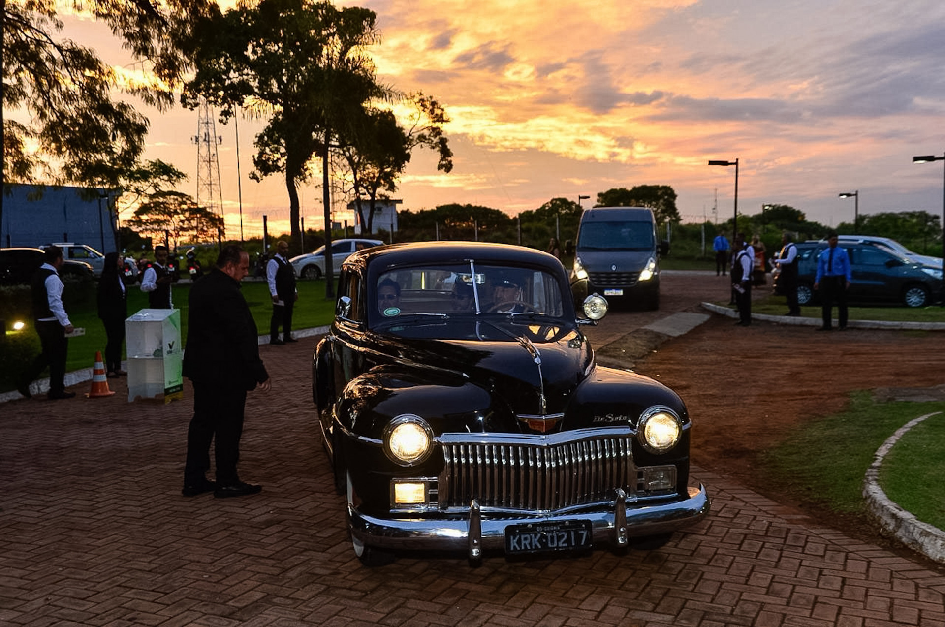 Emocionado canto sertanejo Marrone chega na sua festa de 60 anos - Eduardo Martins | Brazil News