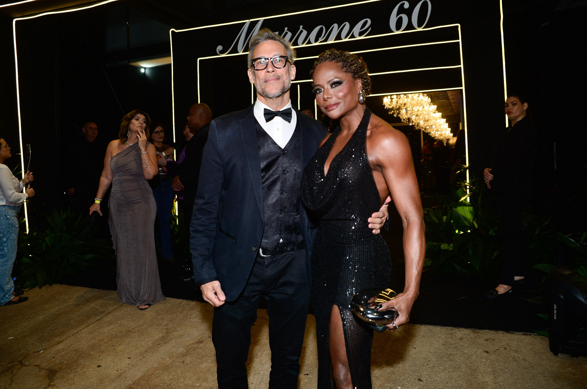 Adriana Bombom e Adrien Cunha chegam para festa de 60 anos do Marrone em Goiânia - Eduardo Martins | Brazil News