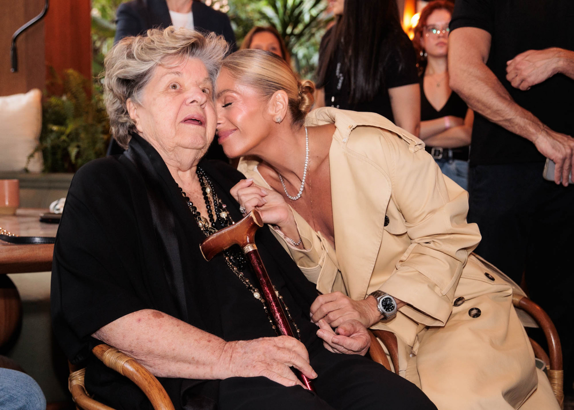 Adriane Galisteu e a mãe, Ema Galisteu na coletiva da série 'Meu Ayrton por Adriane Galisteu' - Reprodução/Manuela Scarpa/Brazil News