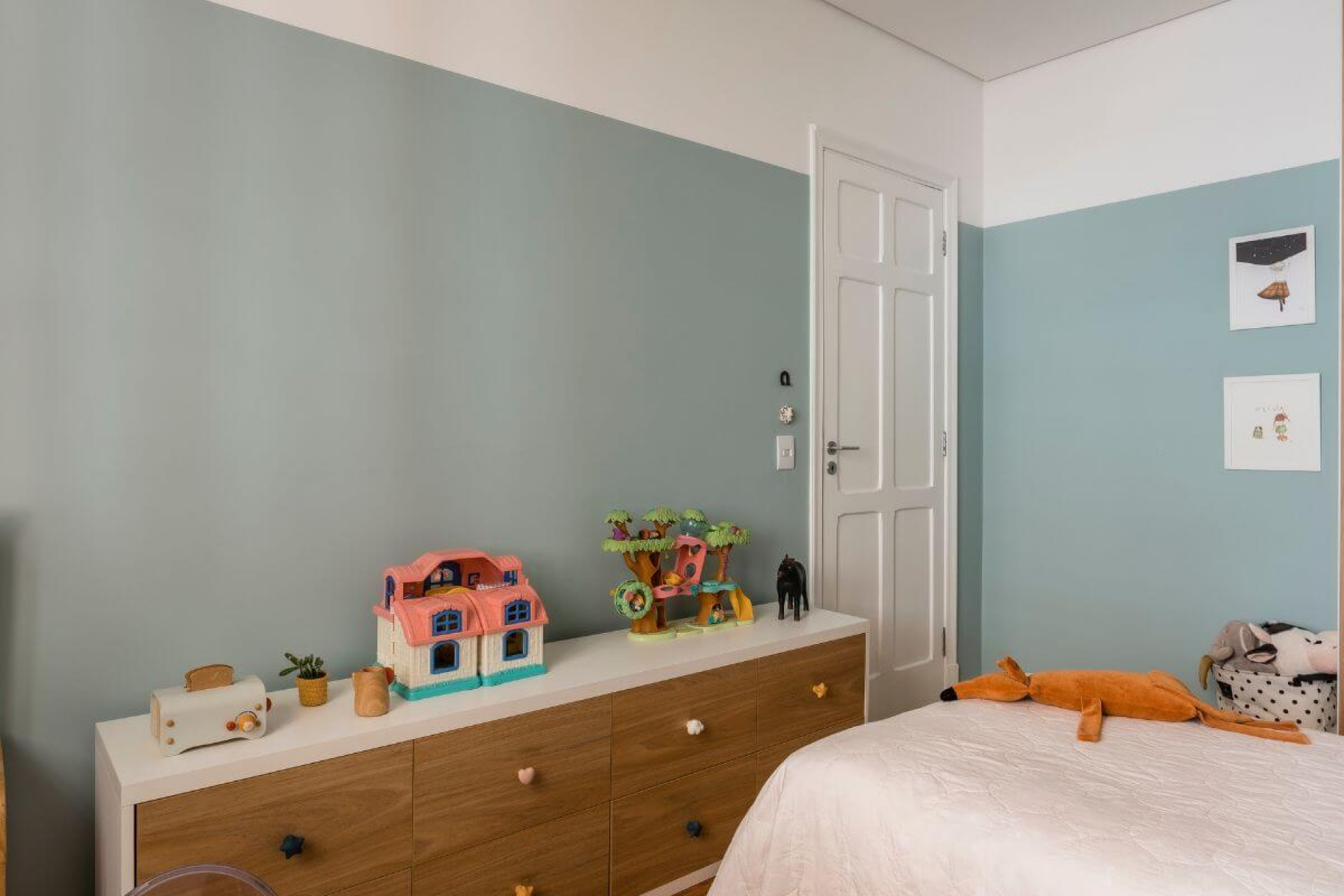 A decoração do quarto infantil deve ir além da estética e acompanhar o crescimento da criança (Projeto: Camila Palladino | Imagem: Henrique Ribeiro Photons)