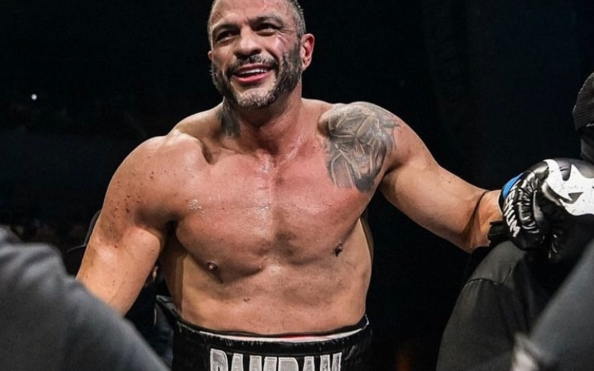 Bambam lançou desafio para Igão, do PodPah, durante o Fight Music Show

