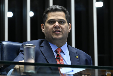 Alcolumbre indica que votação de Messias para o STF deve ficar para 2026