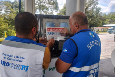 Agentes interditam posto de combustível em Cachoeira de Macacu