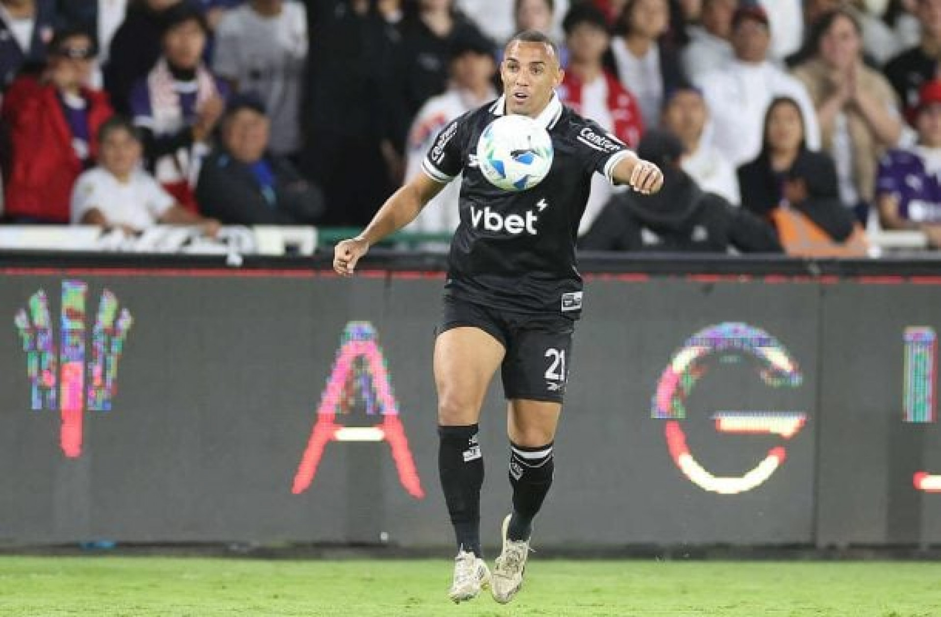 Botafogo inicia negociação por renovação com Marçal