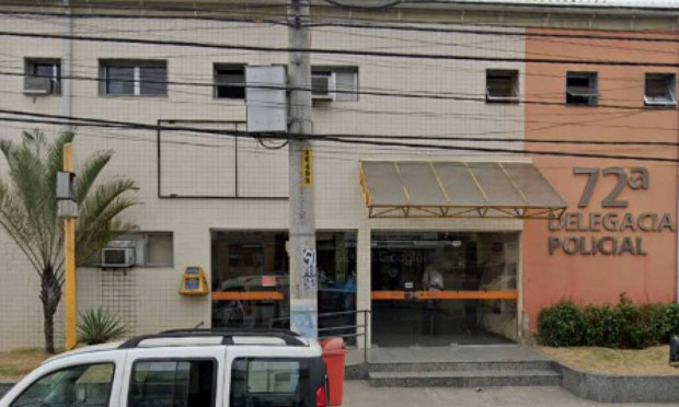 Menina de 11 anos sofre bullying e é obrigada a comer fezes de cão