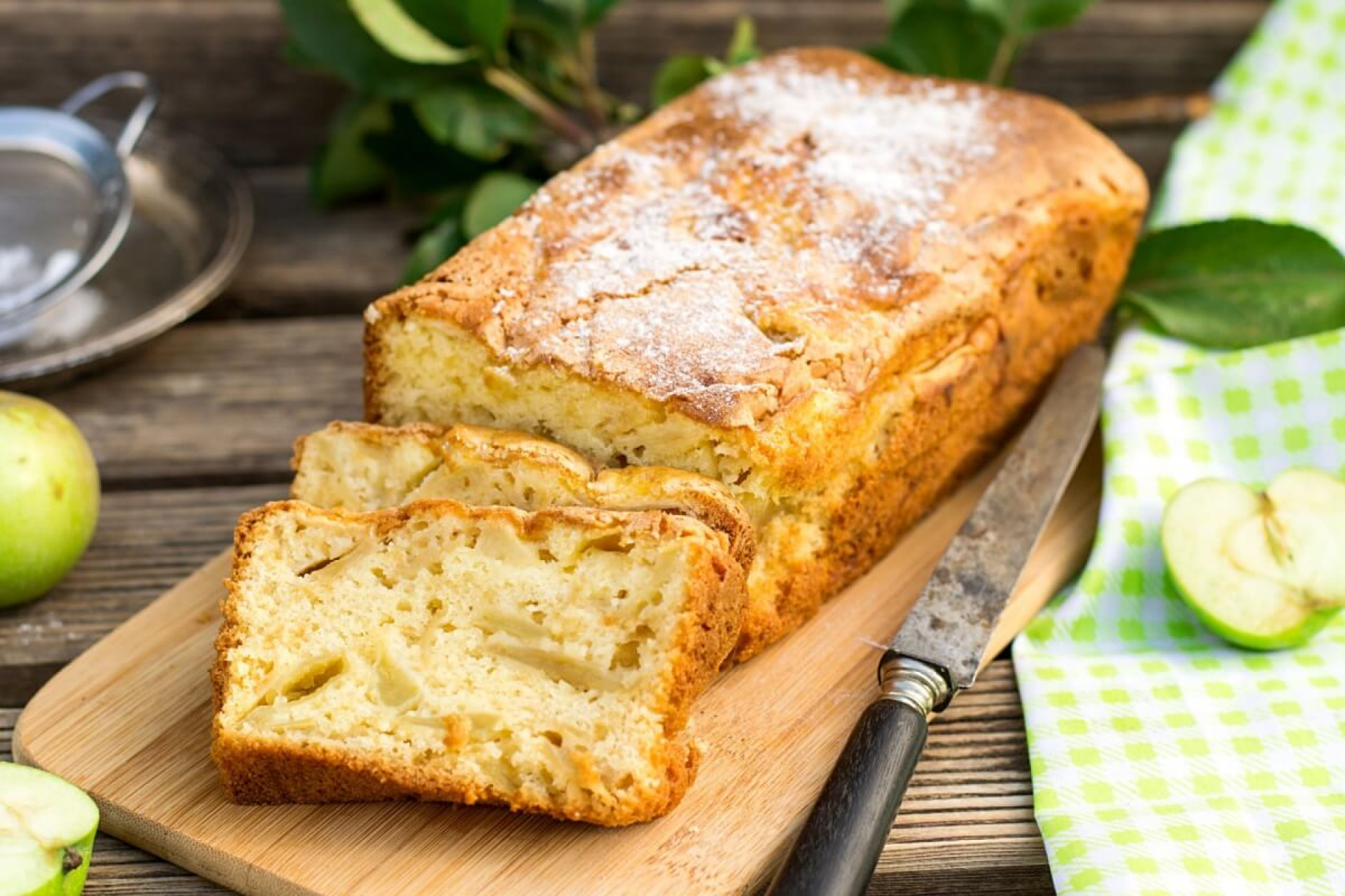 Bolo de maçã-verde sem glúten (Imagem: larik_malasha | Shutterstock)