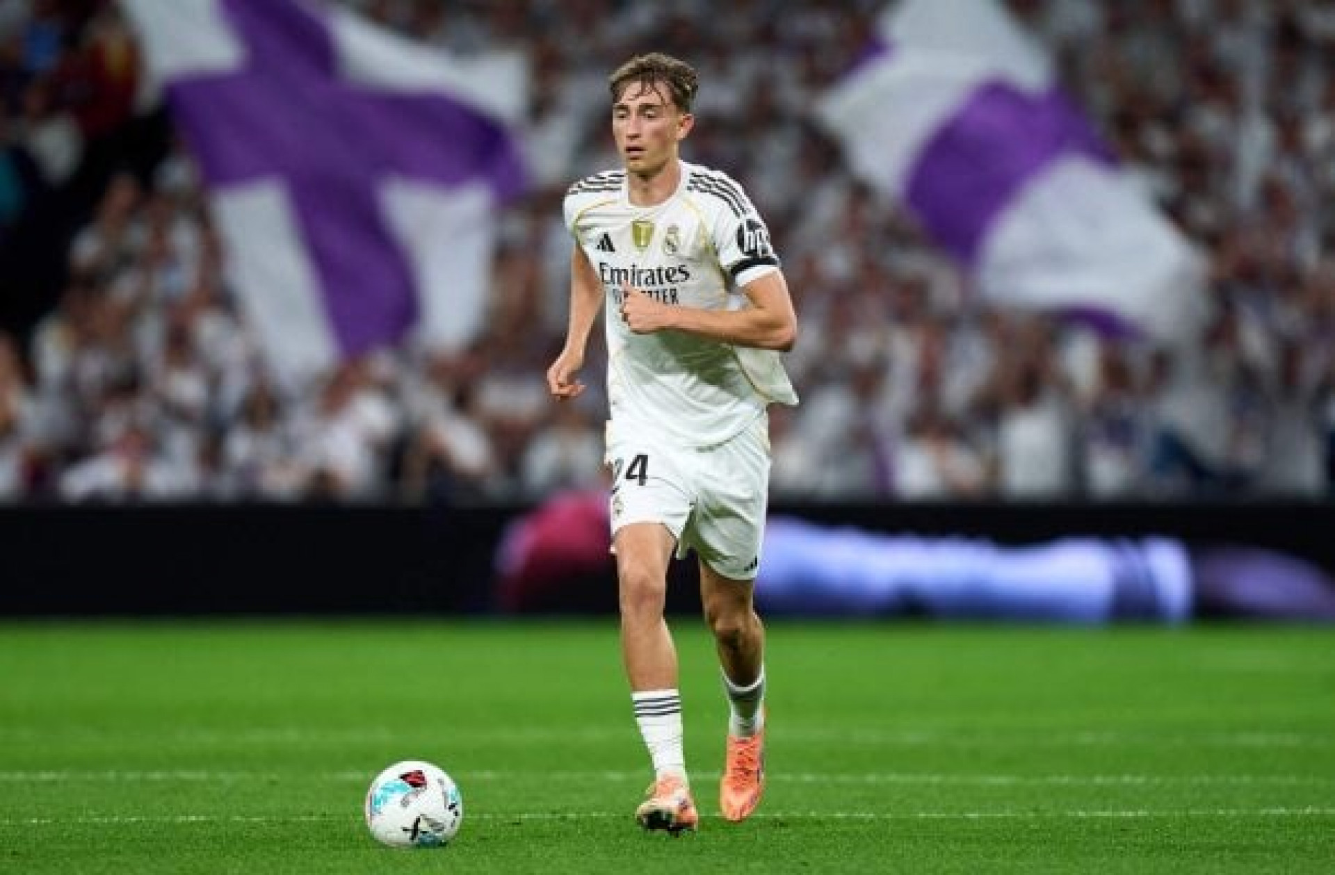 Zagueiro do Real Madrid diz que imprensa exagerou e elogia Vini Jr: &#8220;Incrível e muito gente boa&#8221;