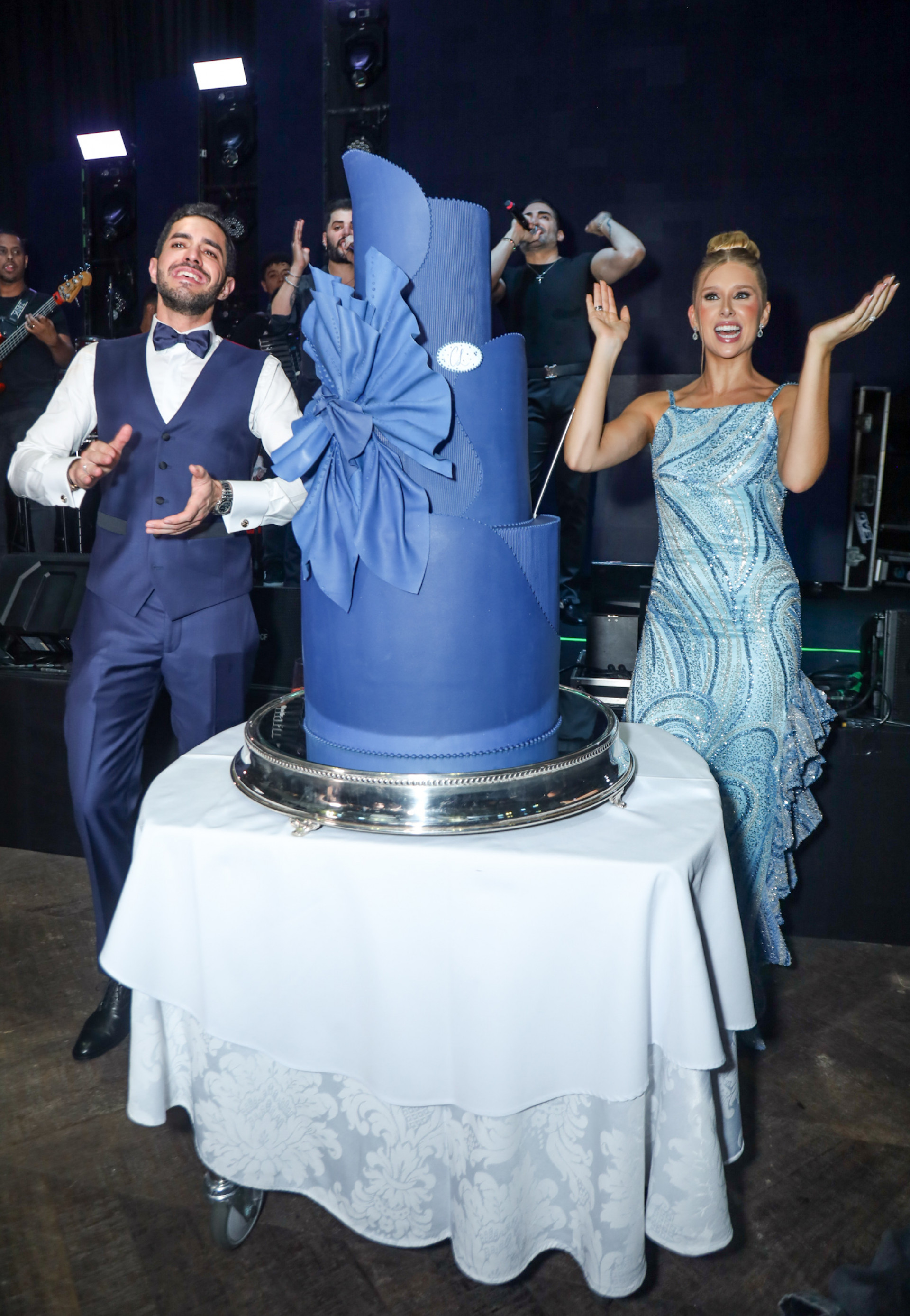 Cela Lopes canta parabéns em sua festa de 24 anos - Clayton Felizardo / Brazil News