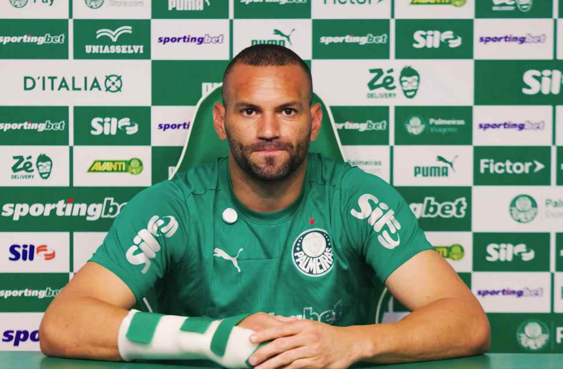 Weverton intensifica treinos no Palmeiras e tenta voltar para a final da Libertadores