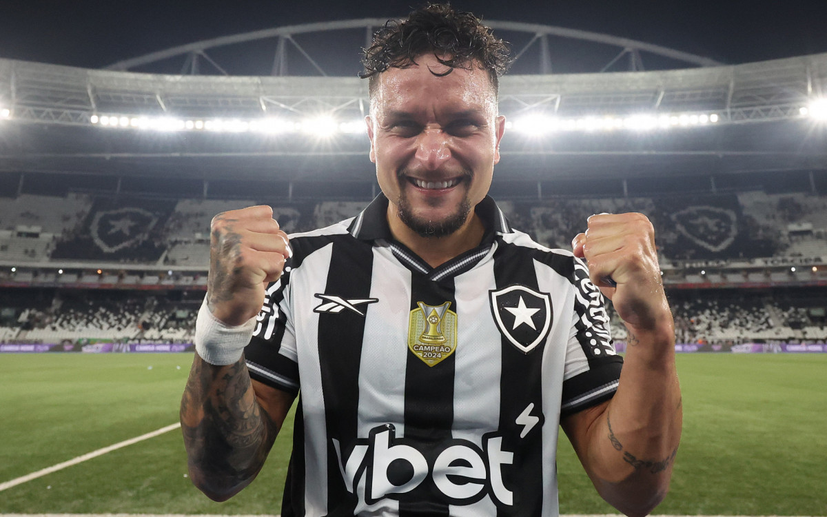 Artur.  BOTAFOGO x Vasco pelo Campeonato Brasileiro no Estadio Nilton Santos, 05 de Novembro de 2025, Rio de Janeiro, RJ, Brasil. Foto: Vitor Silva/Botafogo. 

Imagem protegida pela Lei do Direito Autoral Nº 9.610, DE 19 DE FEVEREIRO DE 1998. Sendo proibido qualquer uso comercial, remunerado e manipulacao/alteracao da obra.