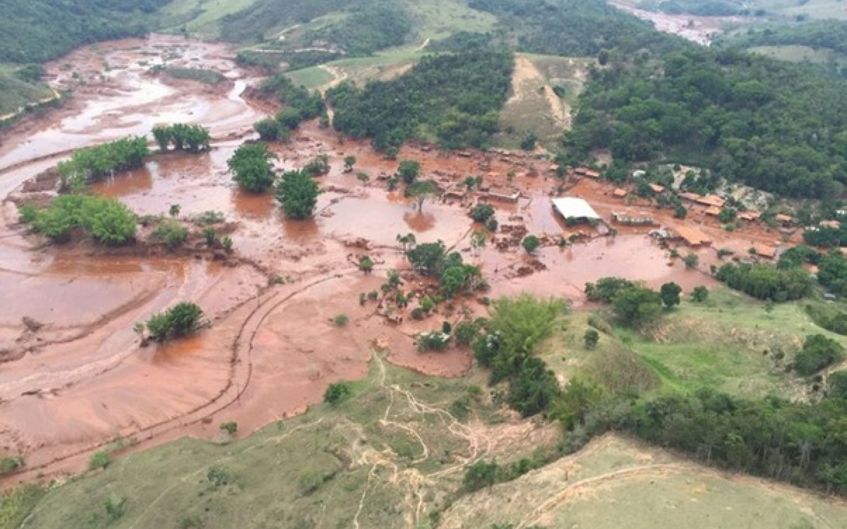 Barragem da mineradora Samarco se rompeu no distrito de Bento Rodrigues, zona rural a 23 quilômetros de Mariana