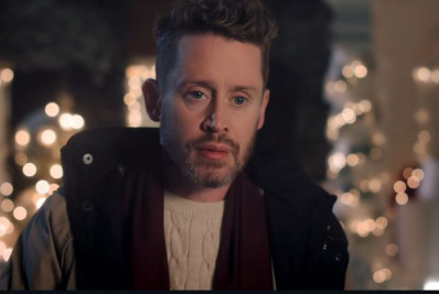'Esqueceram de Mim': Macaulay Culkin reprisa papel icônico em campanha natalina