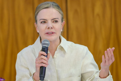 Gleisi divulga apoio a presidenta do México, alvo de assédio