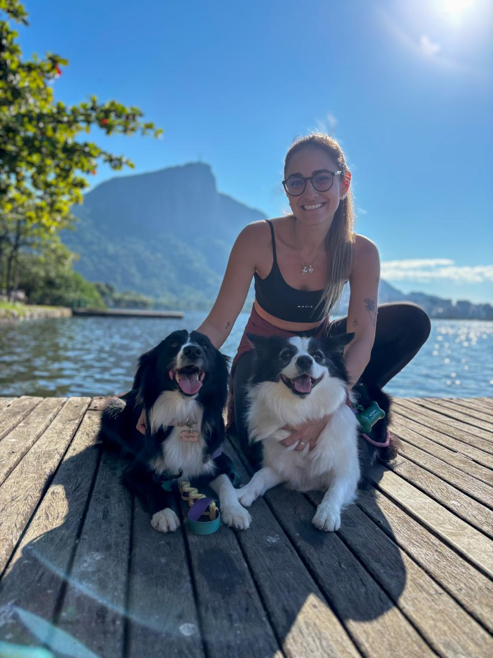 Bárbara Siciliano gosta de passear com as cachorras Zara e Tiquinha