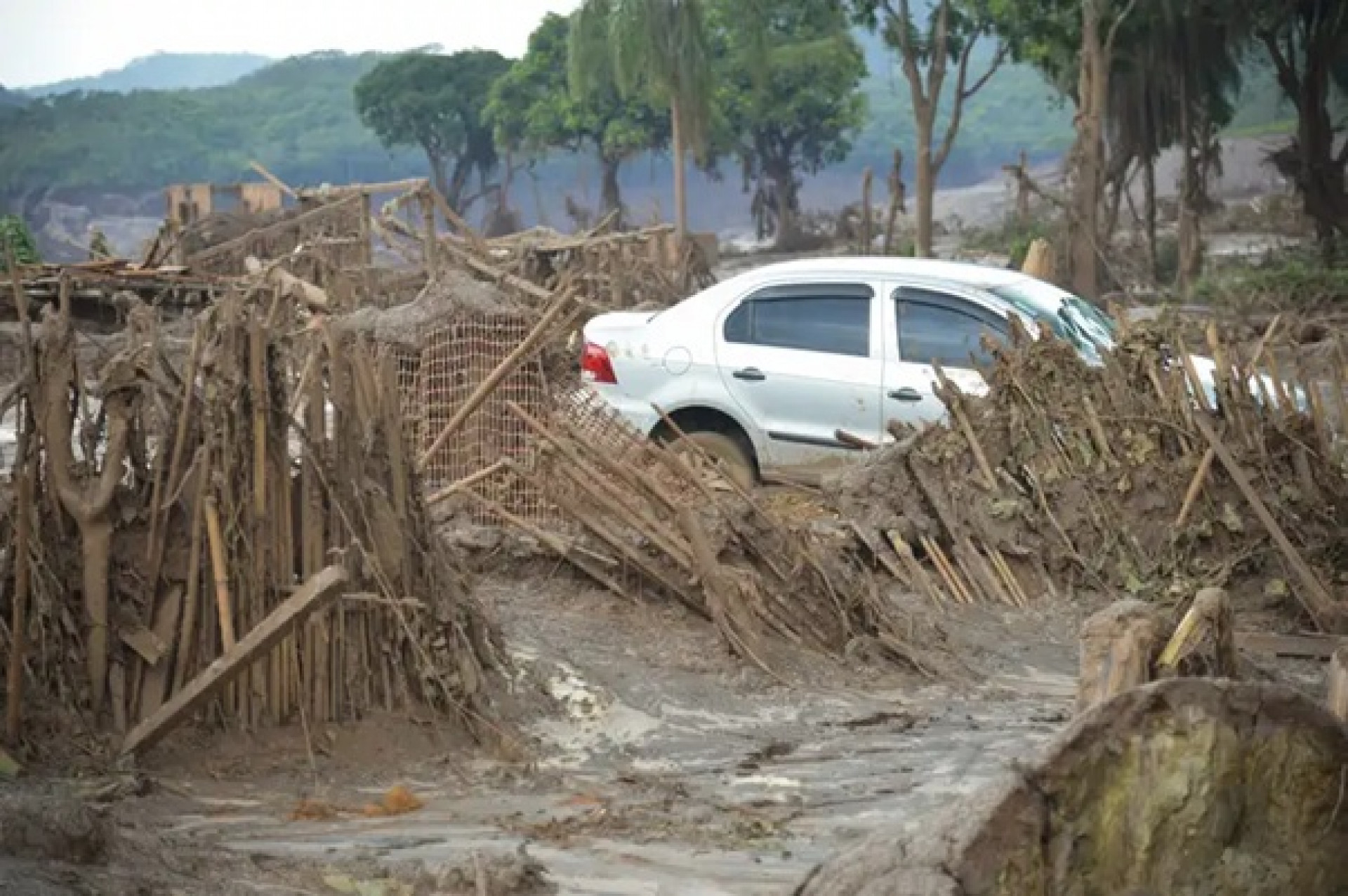 Distrito de Bento Rodrigues, em Mariana (MG) foi atingido pelo rompimento de duas barragens de rejeitos da mineradora Samarco  - Antônio Cruz / Agência Brasil