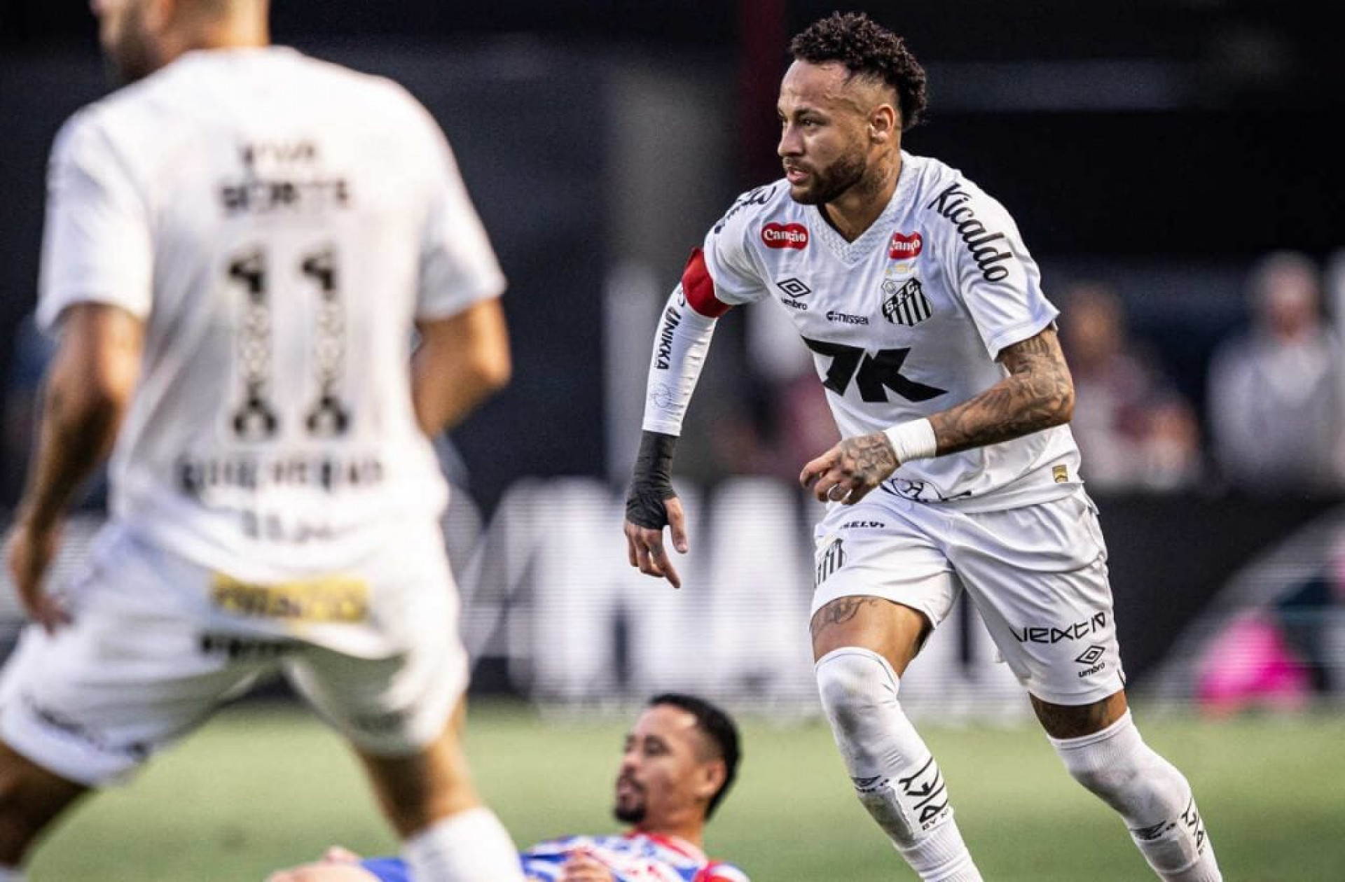 Santos quer evitar &#8220;tragédia&#8221; do rebaixamento para permanecer com Neymar em 2026