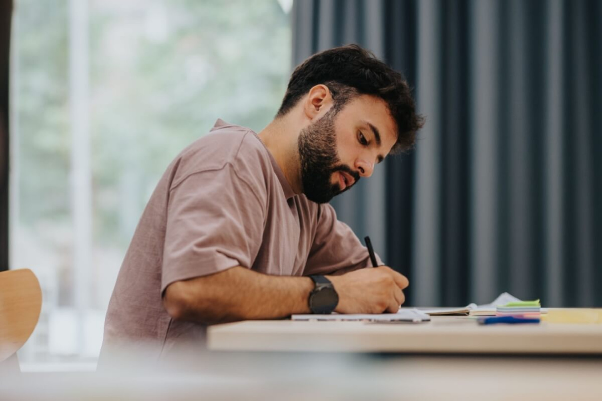 A memória tem um papel essencial na aprendizagem e na realização de exames (Imagem: Gorgev | Shutterstock)