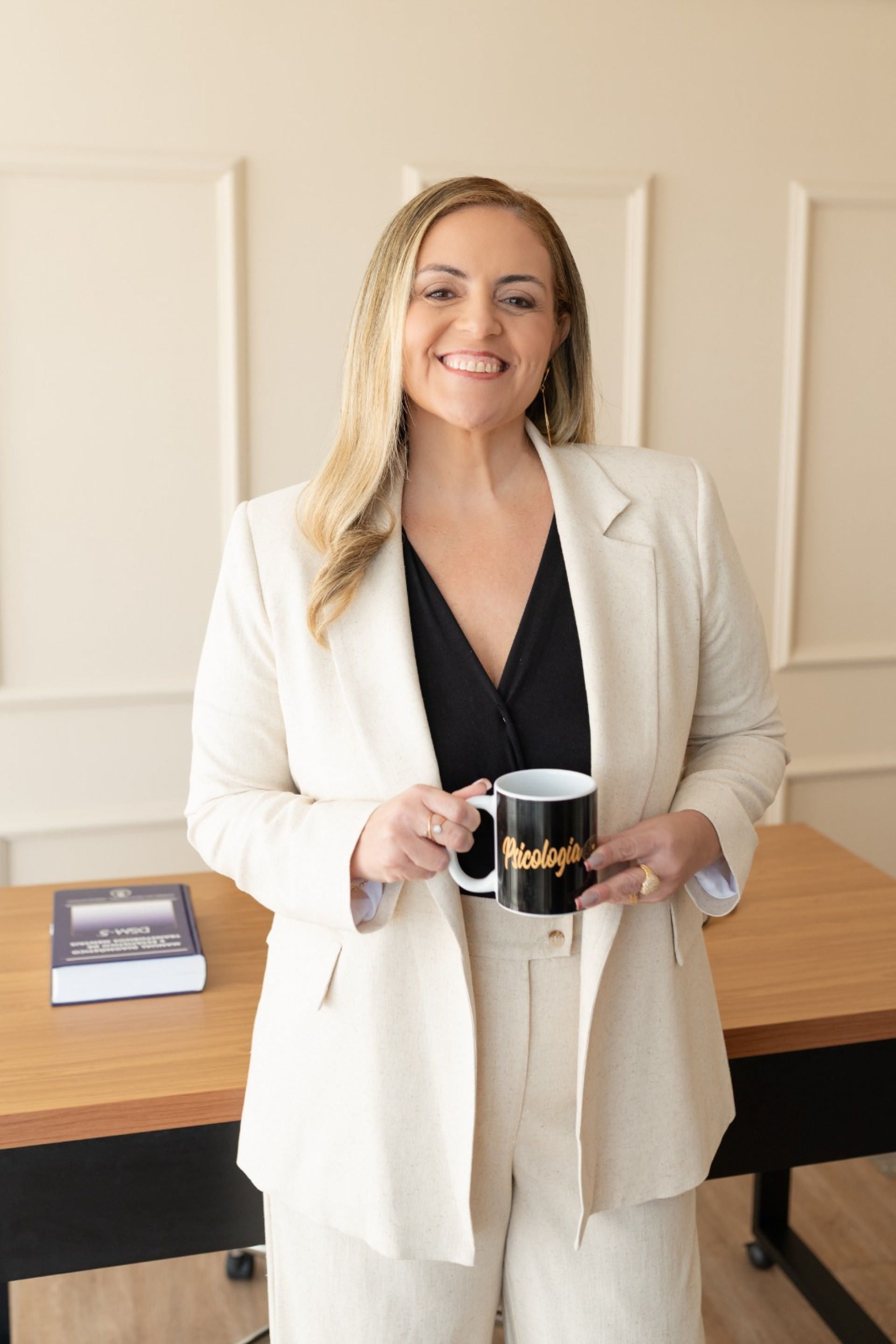 Michele Silveira diz que pets representam um espa&ccedil;o afetivo seguro, pois n&atilde;o julgam, n&atilde;o cobram e est&atilde;o sempre presentes