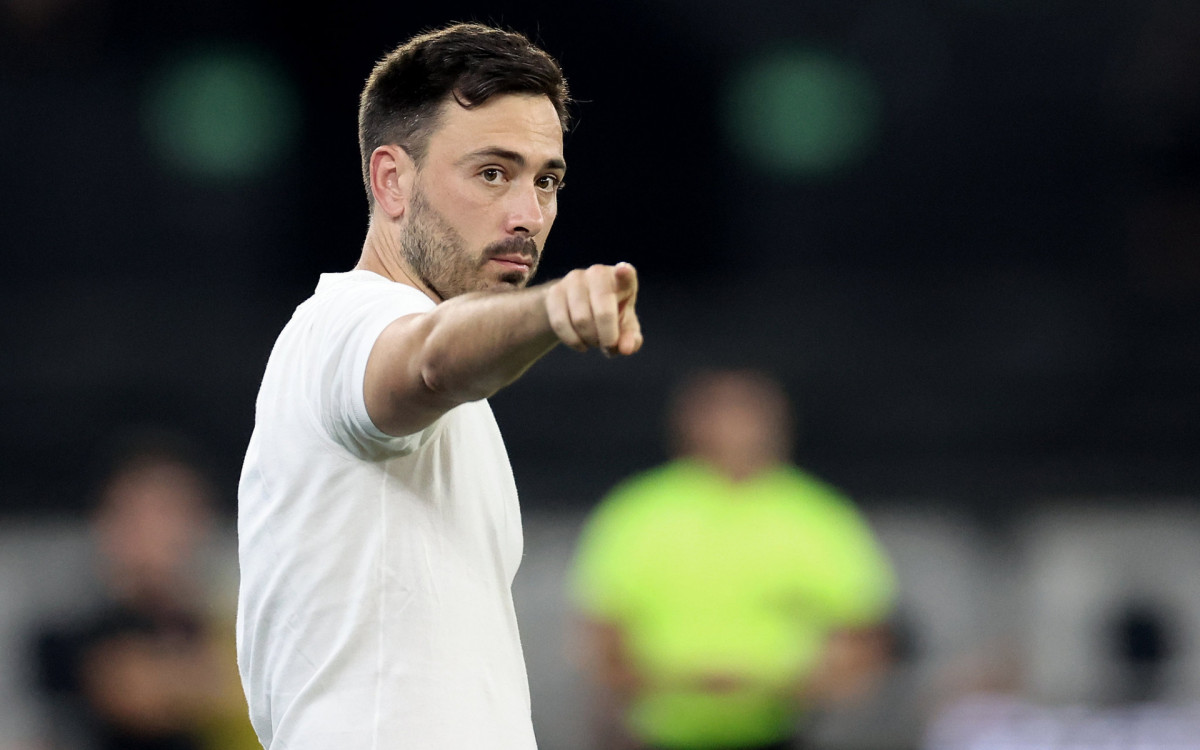 Sob o comando de Davide, o Botafogo precisa vencer para seguir firme na luta por uma vaga direta na Libertadores