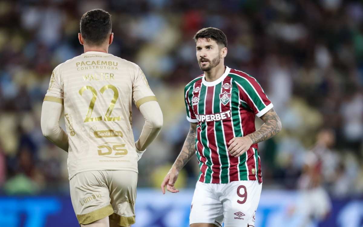 Contratado em 2025, Everaldo não foi bem no Fluminense e é perseguido pelas vaias da torcida