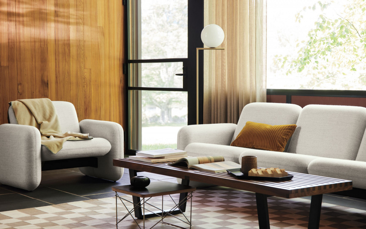 Banco com pés de madeira é opção que pode trazer praticidade e beleza aos ambientes