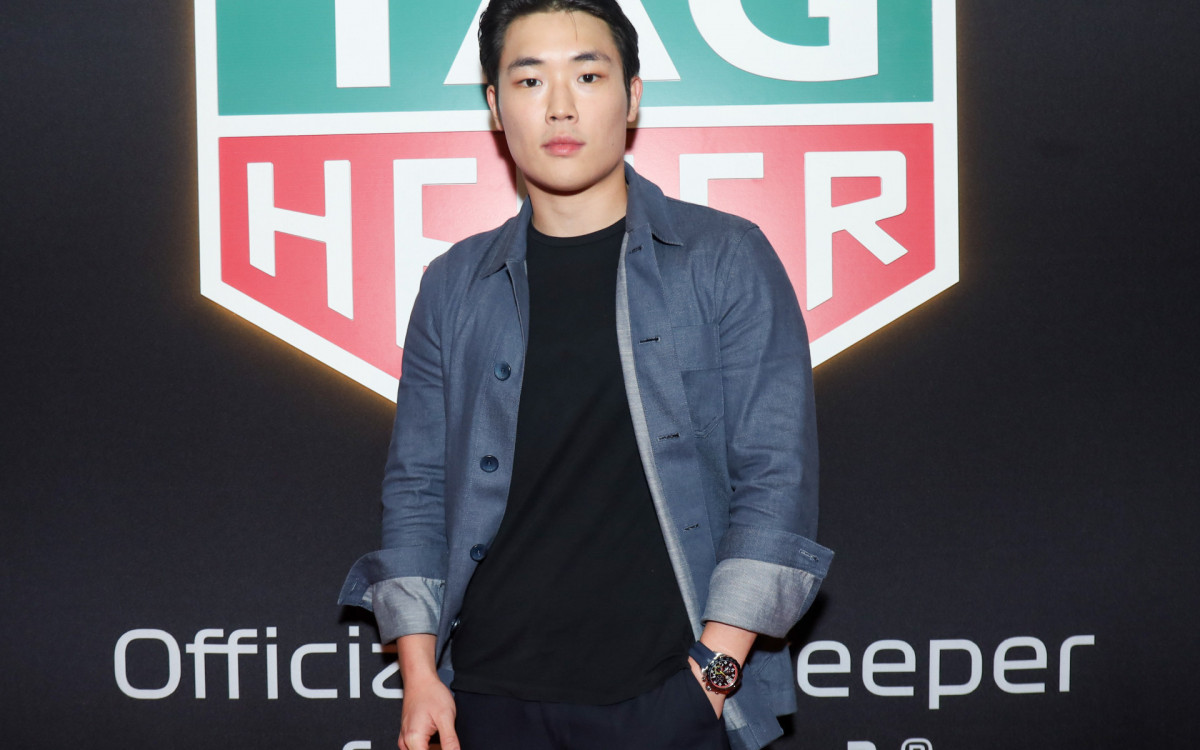 Influenciador digital Arthur Paek prestigia jantar de marca de relógio